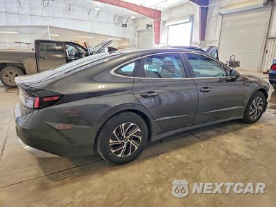Trzecie zdjęcie samochodu z tyłu: 2026 HYUNDAI SONATA HYBRID BLUE VIN:KMHL24JJ8TA183597 - miniatura