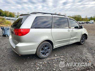 Trzecie zdjęcie samochodu z tyłu: 2010 TOYOTA SIENNA LE 8-PASSENGER VIN:5TDKK4CCXAS340299 - miniatura