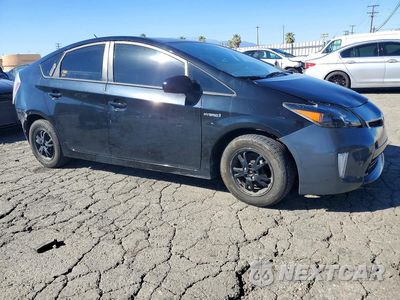 Czwarte zdjęcie samochodu z boku: 2015 TOYOTA PRIUS TWO VIN:JTDKN3DU9F0439344 - miniatura