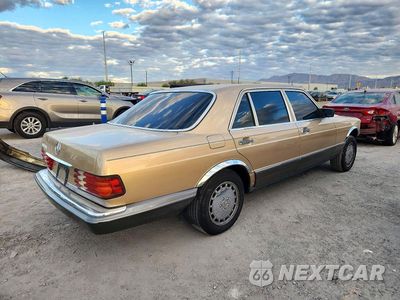 Trzecie zdjęcie samochodu z tyłu: 1983 MERCEDES-BENZ 380 SEL VIN:WDBCA33A3DB038346 - miniatura