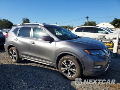 Czwarte zdjęcie samochodu z boku: 2017 NISSAN ROGUE SL VIN:5N1AT2MV7HC877376 - miniatura