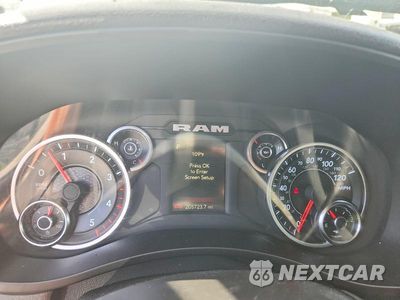 Zdjęcie 9 z 13 samochodu: 2023 RAM 3500 VIN:3C7WRSCL5PG597673 - miniatura