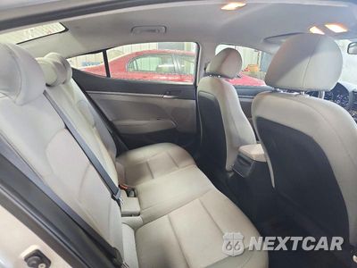 Zdjęcie 10 z 12 samochodu: 2017 HYUNDAI ELANTRA SE VIN:KMHD74LF7HU123413 - miniatura