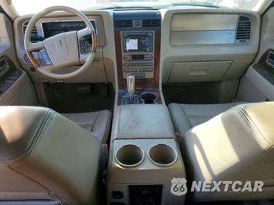 Zdjęcie 8 z 14 samochodu: 2011 LINCOLN NAVIGATOR VIN:5LMJJ2J59BEJ07005 - miniatura