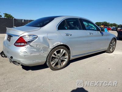 Trzecie zdjęcie samochodu z tyłu: 2018 MERCEDES-BENZ C 300 VIN:55SWF4JB2JU279789 - miniatura