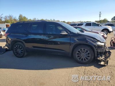 Czwarte zdjęcie samochodu z boku: 2023 CHEVROLET TRAVERSE RS VIN:1GNEVJKW5PJ213956 - miniatura