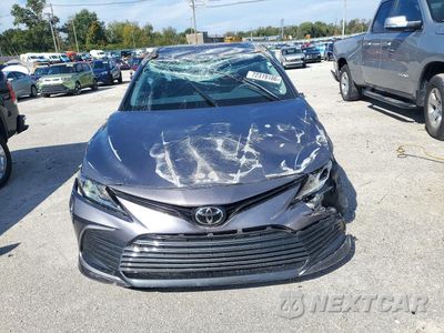 Piąte zdjęcie samochodu w środku: 2022 TOYOTA CAMRY LE VIN:4T1C11AK8NU648830 - miniatura