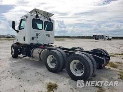 Drugie zdjęcie samochodu z przodu: 2024 FREIGHTLINER CASCADIA 126