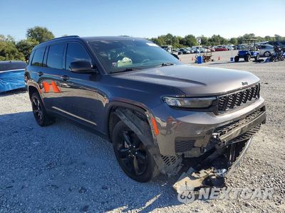 Czwarte zdjęcie samochodu z boku: 2025 JEEP GRAND CHEROKEE L LAREDO VIN:1C4RJJAG9S8637334 - miniatura