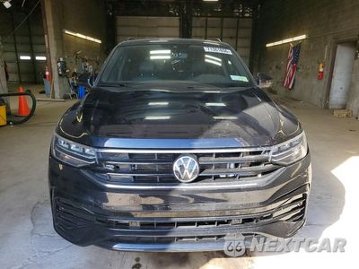Piąte zdjęcie samochodu w środku: 2024 VOLKSWAGEN TIGUAN SE R-LINE BLACK VIN:3VV8B7AXXRM182271 - miniatura