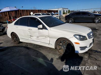 Czwarte zdjęcie samochodu z boku: 2013 MERCEDES-BENZ C 250 VIN:WDDGF4HB0DG001498 - miniatura