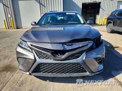 Piąte zdjęcie samochodu w środku: 2020 TOYOTA CAMRY SE VIN:4T1G11AK7LU940290 - miniatura