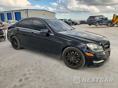 Czwarte zdjęcie samochodu z boku: 2014 MERCEDES-BENZ C 300 4MATIC VIN:WDDGF8AB1EG229724 - miniatura