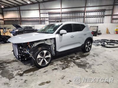 2025 VOLVO XC40 CORE YV4L12UJ4S2536124 - główne zdjęcie licytacji z USA - miniatura