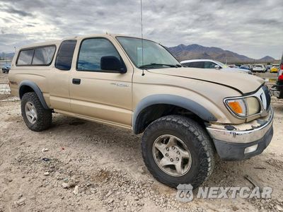 Czwarte zdjęcie samochodu z boku: 2002 TOYOTA TACOMA V6 VIN:5TEWN72N32Z892521 - miniatura
