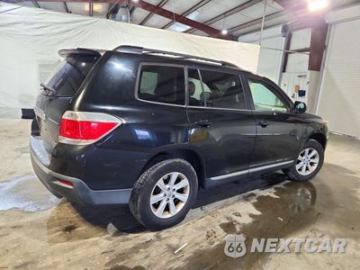 Trzecie zdjęcie samochodu z tyłu: 2012 TOYOTA HIGHLANDER BASE VIN:5TDBK3EH0CS105805 - miniatura