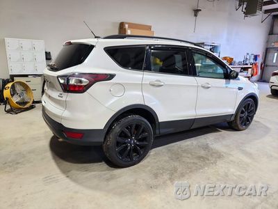 Trzecie zdjęcie samochodu z tyłu: 2017 FORD ESCAPE SE VIN:1FMCU0GD8HUA99354 - miniatura