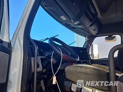 Zdjęcie 9 z 12 samochodu: 2019 FREIGHTLINER CASCADIA 126 SEMI TRUCK VIN:1FUJHHDR3KLKV6454 - miniatura