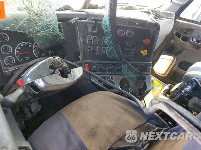 Zdjęcie 8 z 12 samochodu: 2004 FREIGHTLINER COLUMBIA 120 SEMI TRUCK VIN:1FUJA6CK74LM68905 - miniatura