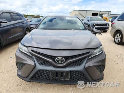 Piąte zdjęcie samochodu w środku: 2020 TOYOTA CAMRY SE VIN:4T1M11AK7LU390303 - miniatura