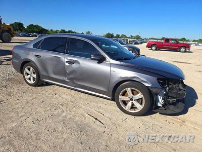 Czwarte zdjęcie samochodu z boku: 2015 VOLKSWAGEN PASSAT S VIN:1VWAT7A39FC104312 - miniatura