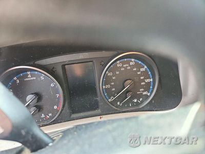 Zdjęcie 9 z 13 samochodu: 2017 TOYOTA RAV4 LE VIN:JTMZFREV8HJ718884 - miniatura