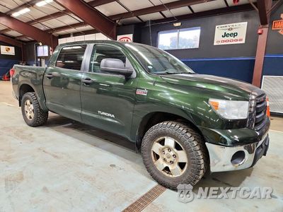 Czwarte zdjęcie samochodu z boku: 2013 TOYOTA TUNDRA CREWMAX SR5 VIN:5TFDY5F10DX306460 - miniatura