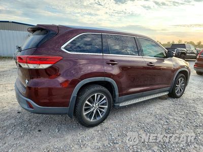 Trzecie zdjęcie samochodu z tyłu: 2019 TOYOTA HIGHLANDER XLE VIN:5TDKZRFH7KS332470 - miniatura