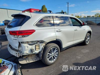 Trzecie zdjęcie samochodu z tyłu: 2019 TOYOTA HIGHLANDER HYBRID XLE VIN:5TDJGRFH0KS066923 - miniatura
