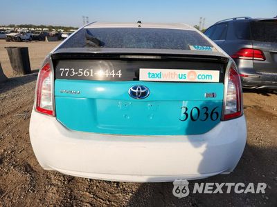 Zdjęcie 6 z 12 samochodu: 2013 TOYOTA PRIUS TWO VIN:JTDKN3DU6D1680608 - miniatura