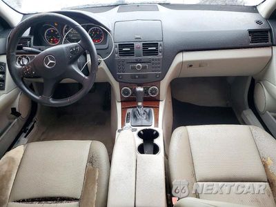 Zdjęcie 8 z 13 samochodu: 2011 MERCEDES-BENZ C 300 VIN:WDDGF5EB2BA471011 - miniatura