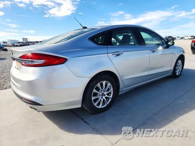 Trzecie zdjęcie samochodu z tyłu: 2017 FORD FUSION S VIN:3FA6P0G75HR274014 - miniatura