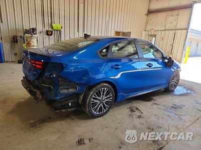 Trzecie zdjęcie samochodu z tyłu: 2022 KIA FORTE GT LINE VIN:3KPF54AD3NE477928 - miniatura
