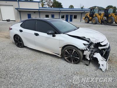 Czwarte zdjęcie samochodu z boku: 2018 TOYOTA CAMRY XSE VIN:4T1B61HK9JU151329 - miniatura