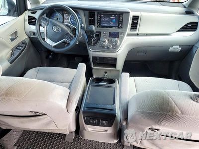 Zdjęcie 8 z 13 samochodu: 2018 TOYOTA SIENNA LE VIN:5TDKZ3DC1JS937636 - miniatura