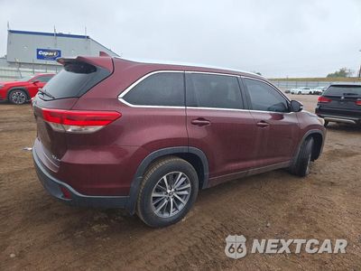 Trzecie zdjęcie samochodu z tyłu: 2017 TOYOTA HIGHLANDER XLE VIN:5TDJZRFH5HS363267 - miniatura