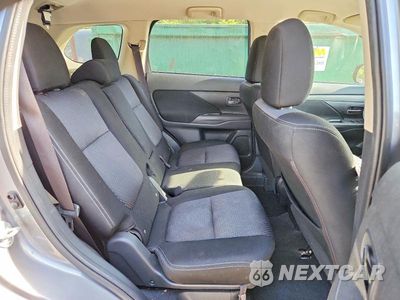 Zdjęcie 11 z 13 samochodu: 2016 MITSUBISHI OUTLANDER ES VIN:JA4AD2A31GZ005155 - miniatura