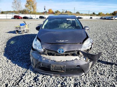 Piąte zdjęcie samochodu w środku: 2015 TOYOTA PRIUS FOUR VIN:JTDKN3DU1F0402840 - miniatura