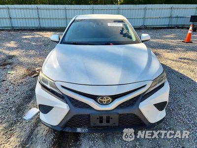 Piąte zdjęcie samochodu w środku: 2020 TOYOTA CAMRY SE VIN:4T1G11AK3LU889189 - miniatura