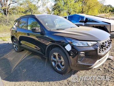 Czwarte zdjęcie samochodu z boku: 2025 FORD ESCAPE ST LINE VIN:1FMCU9MN5SUA90684 - miniatura