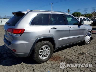 Trzecie zdjęcie samochodu z tyłu: 2020 JEEP GRAND CHEROKEE LAREDO VIN:1C4RJFAGXLC120295 - miniatura
