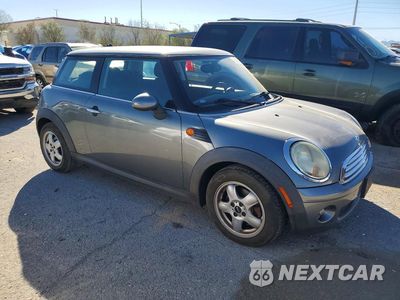 Czwarte zdjęcie samochodu z boku: 2010 MINI COOPER VIN:WMWMF3C5XATZ23379 - miniatura