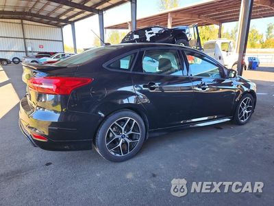 Trzecie zdjęcie samochodu z tyłu: 2015 FORD FOCUS SE VIN:1FADP3F22FL364117 - miniatura
