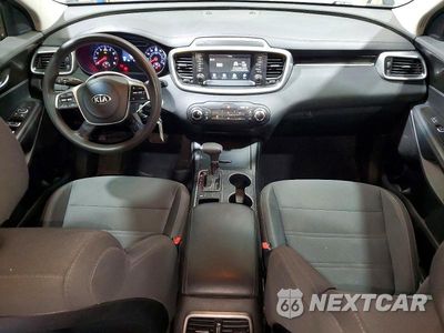 Zdjęcie 8 z 13 samochodu: 2019 KIA SORENTO L VIN:5XYPG4A36KG561391 - miniatura
