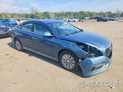 Czwarte zdjęcie samochodu z boku: 2016 HYUNDAI SONATA HYBRID SE VIN:KMHE24L17GA042290 - miniatura