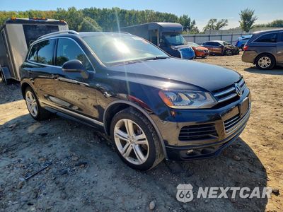 Czwarte zdjęcie samochodu z boku: 2014 VOLKSWAGEN TOUAREG V6 VIN:WVGDF9BP8ED009412 - miniatura