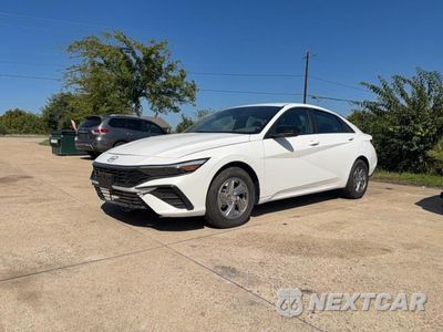 Drugie zdjęcie samochodu z przodu: 2026 HYUNDAI ELANTRA SEL SPORT VIN:KMHLM4DG5TU195893 - miniatura