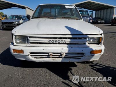 Piąte zdjęcie samochodu w środku: 1990 TOYOTA PICKUP 1/2 TON SHORT WHEELBASE VIN:JT4RN81R4L5062769 - miniatura