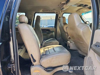 Zdjęcie 11 z 13 samochodu: 2004 FORD EXCURSION LIMITED VIN:1FMNU43S34EA00092 - miniatura
