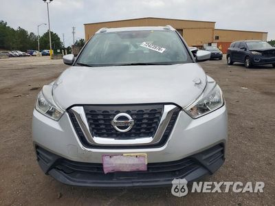 Piąte zdjęcie samochodu w środku: 2020 NISSAN KICKS SV VIN:3N1CP5CV7LL525418 - miniatura